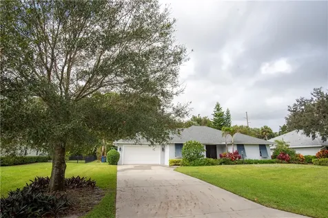 325 40th Court SW Vero Beach FL 32968