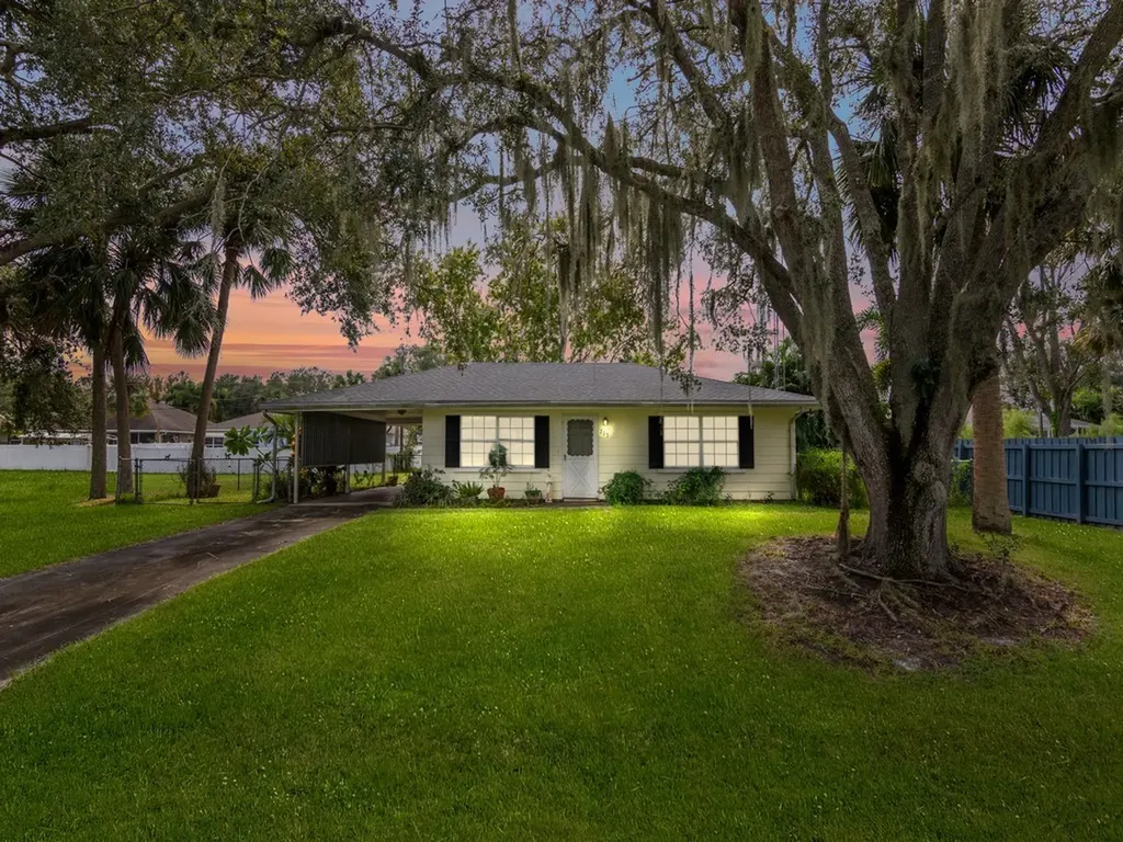 713 Dempsey Avenue Sebastian FL 32958