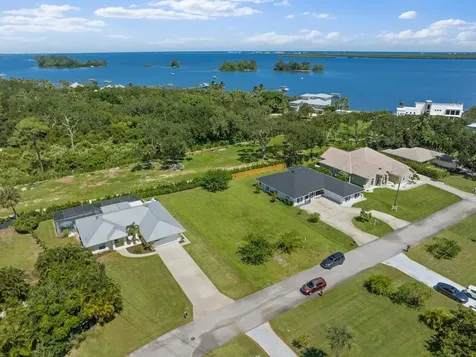 6616 110th Place Sebastian FL 32958
