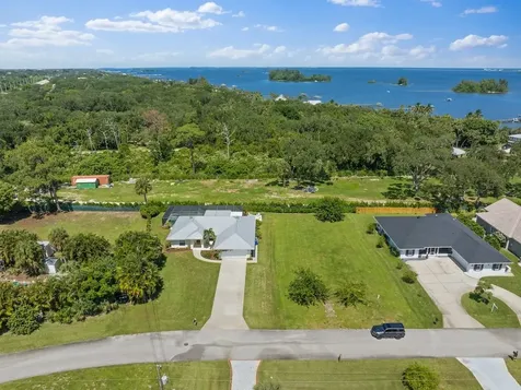 6616 110th Place Sebastian FL 32958