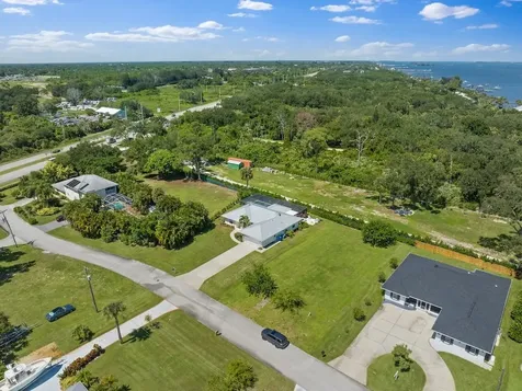 6616 110th Place Sebastian FL 32958