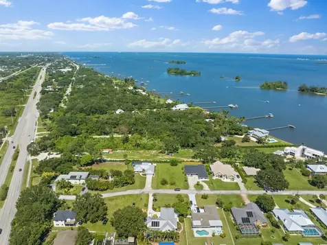6616 110th Place Sebastian FL 32958