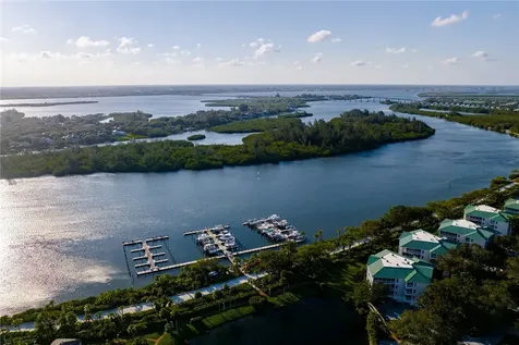 8866 N Sea Oaks Way Vero Beach FL 32963