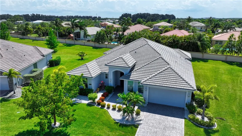 4725 Four Lakes Circle SW Vero Beach FL 32968