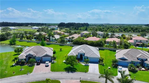 4725 Four Lakes Circle SW Vero Beach FL 32968