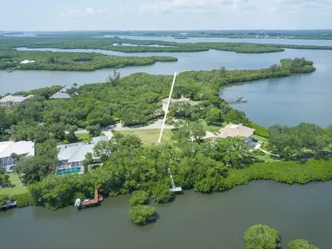 2660 Riverview Court Vero Beach FL 32963