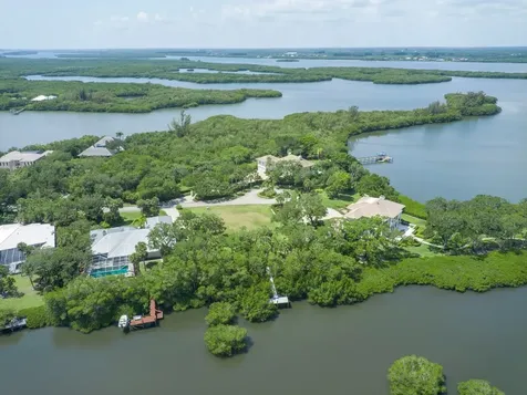 2660 Riverview Court Vero Beach FL 32963