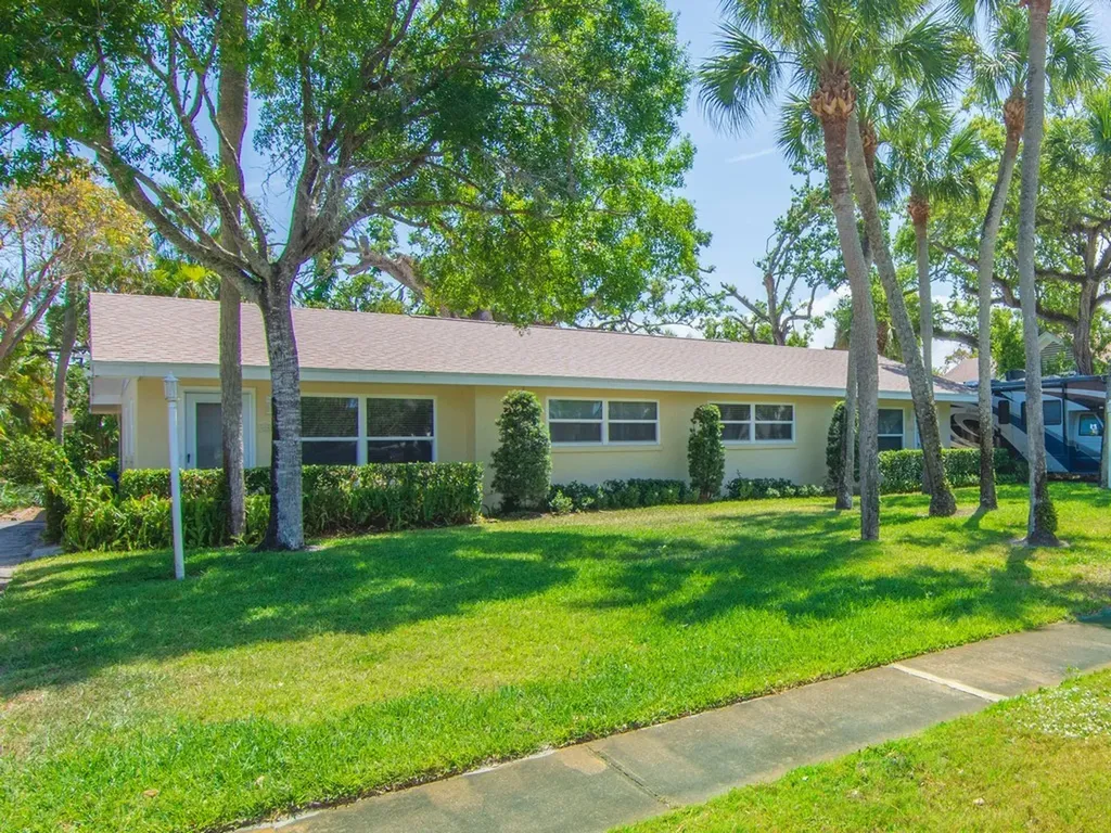 546/556 Azalea Lane Vero Beach FL 32963