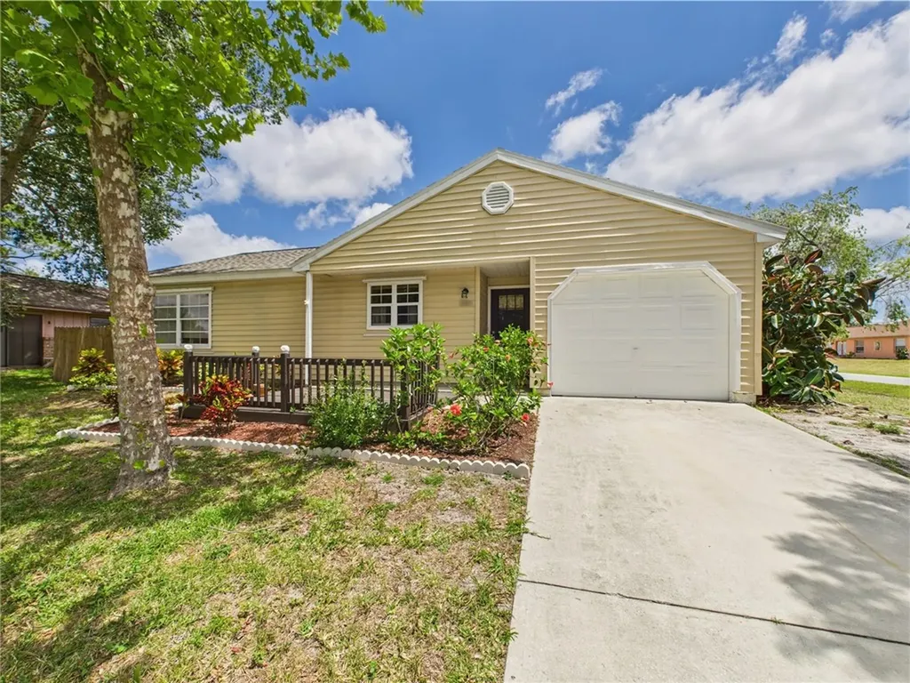 2297 Whiteside Avenue SE Palm Bay FL 32909
