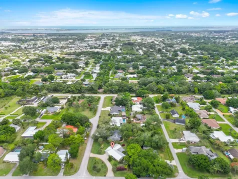 576 14th Avenue Vero Beach FL 32962
