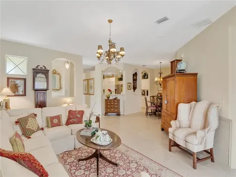 465 E Tangerine Square SW Vero Beach FL 32968