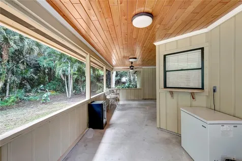 6025 6th Place Vero Beach FL 32968