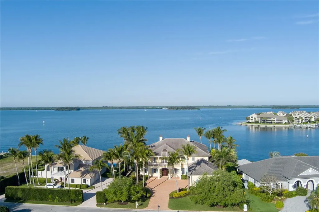 1905 Windward Way Vero Beach FL 32963