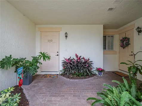536 7th Square Vero Beach FL 32962