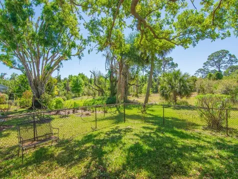 11 Forest Park Drive Vero Beach FL 32962