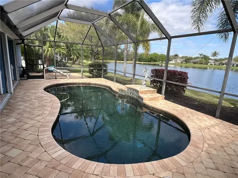 402 W Temple Court SW Vero Beach FL 32968