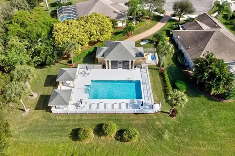 402 W Temple Court SW Vero Beach FL 32968