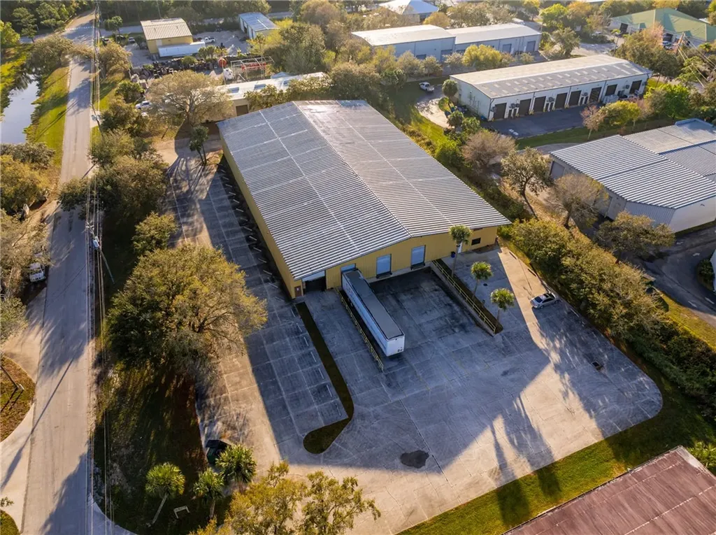 9055 17th Place Vero Beach FL 32966