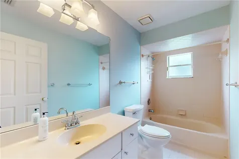 121 40th Court Vero Beach FL 32968