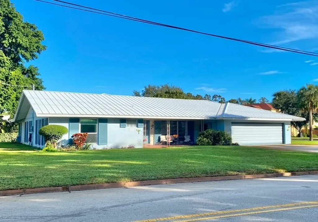 2208 Nevarra Avenue Vero Beach FL 32960