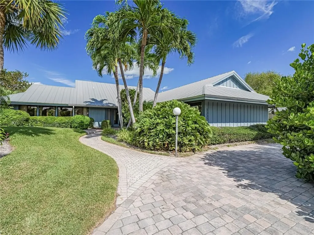 1330 Shorewinds Lane Vero Beach FL 32963
