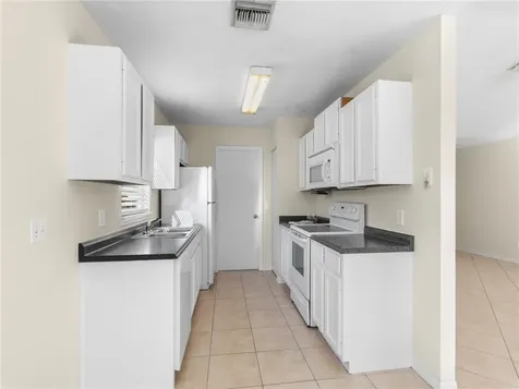 1105 9th Square Vero Beach FL 32960