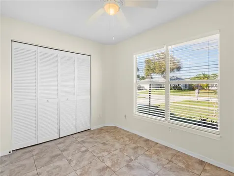 1105 9th Square Vero Beach FL 32960