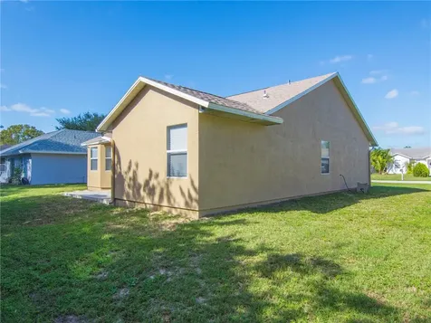 1105 9th Square Vero Beach FL 32960
