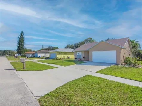 1105 9th Square Vero Beach FL 32960