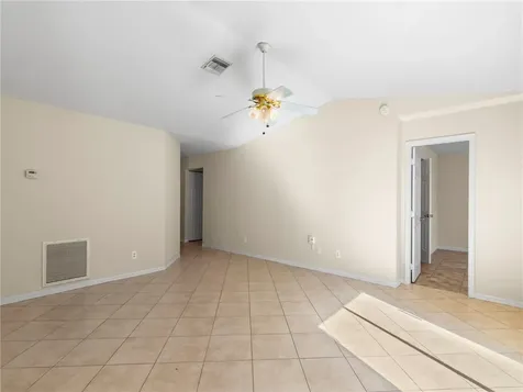 1105 9th Square Vero Beach FL 32960
