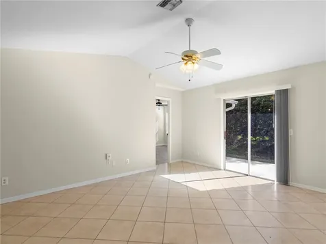 1105 9th Square Vero Beach FL 32960
