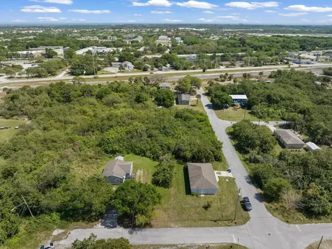 4246 24th Court Vero Beach FL 32967