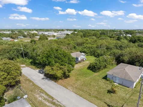 4246 24th Court Vero Beach FL 32967