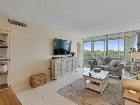 935 E Causeway Boulevard Vero Beach FL 32963