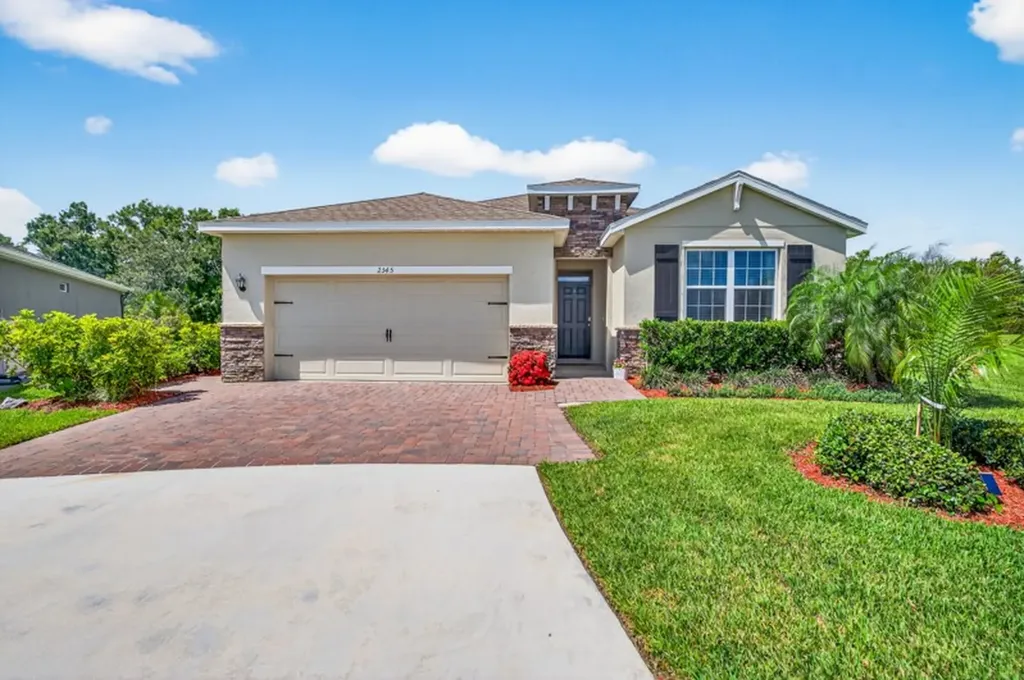2545 Crowned Eagle Circle SW Vero Beach FL 32962