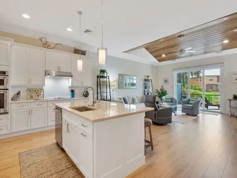 2010 Bridgepointe Circle Vero Beach FL 32967