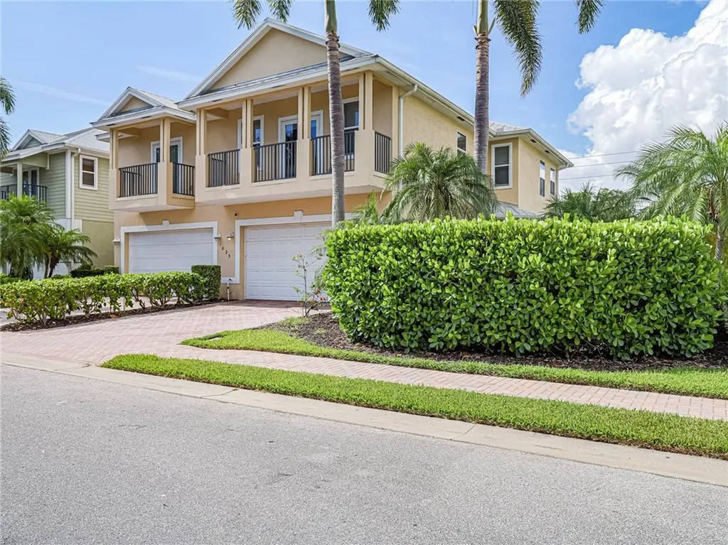 1825 Bridgepointe Circle Vero Beach FL 32967