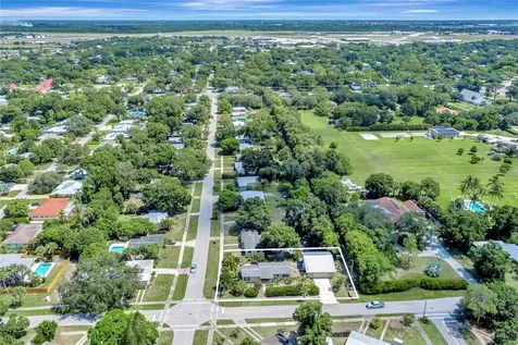 1806 31st Avenue Vero Beach FL 32960