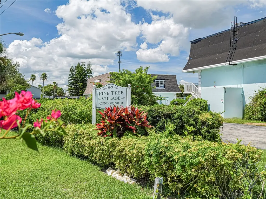1901 Indian River Boulevard Vero Beach FL 32960