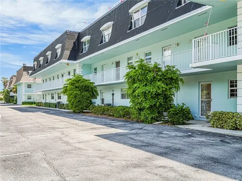 1901 Indian River Boulevard Vero Beach FL 32960