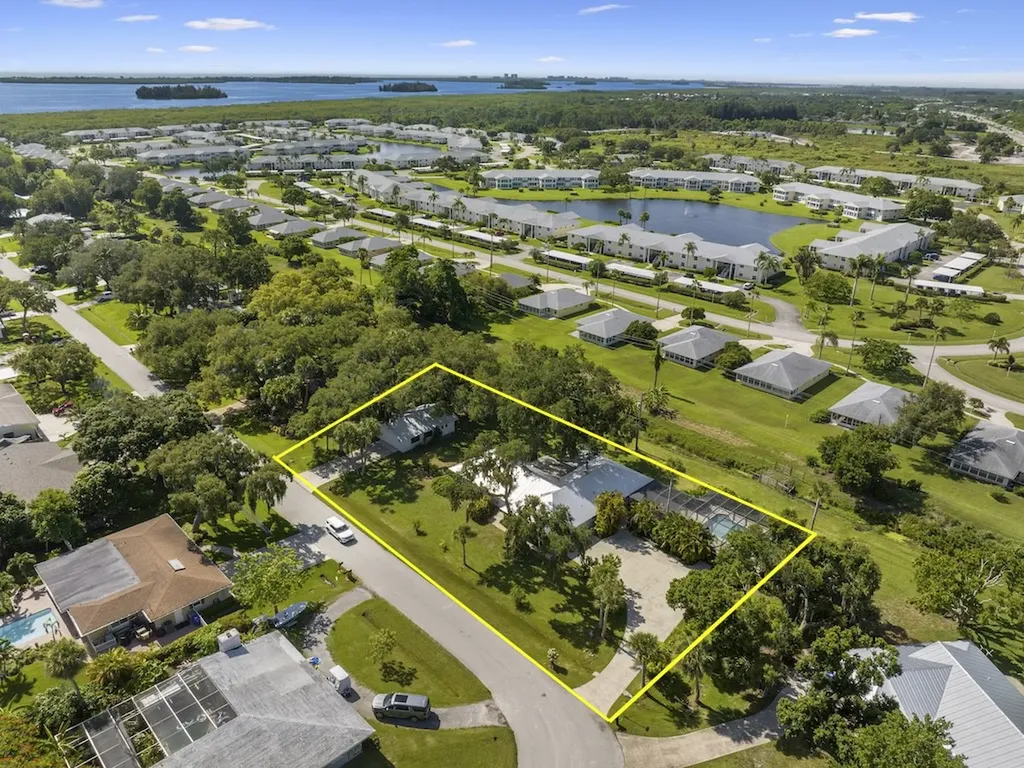 105 12th Place SE Vero Beach FL 32962