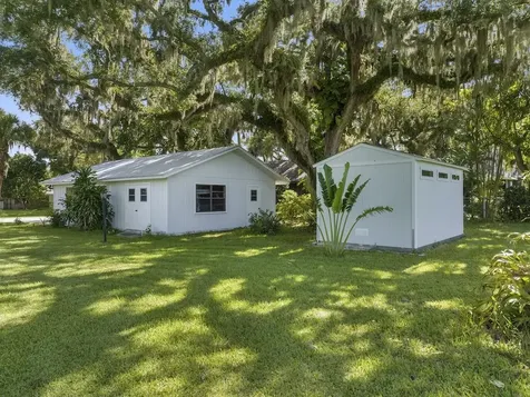 105 12th Place SE Vero Beach FL 32962