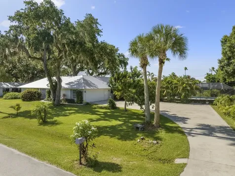 105 12th Place SE Vero Beach FL 32962