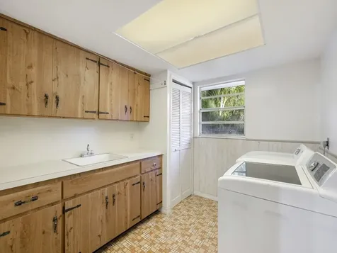105 12th Place SE Vero Beach FL 32962