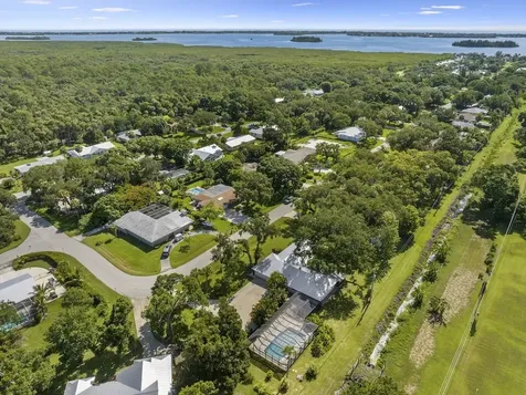 105 12th Place SE Vero Beach FL 32962