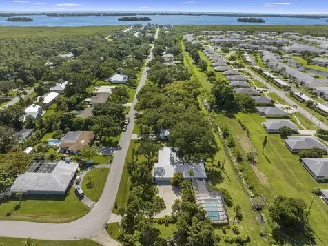 105 12th Place SE Vero Beach FL 32962