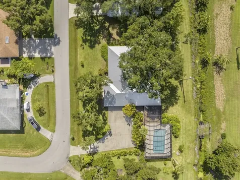 105 12th Place SE Vero Beach FL 32962