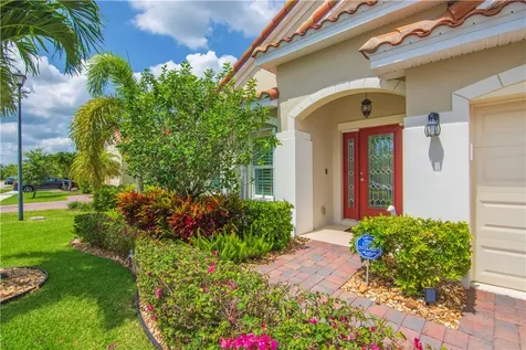 1712 Berkshire Circle SW Vero Beach FL 32968