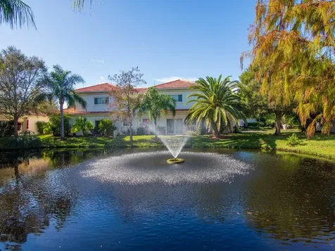 528 7th Square Vero Beach FL 32962