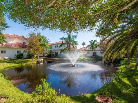 528 7th Square Vero Beach FL 32962